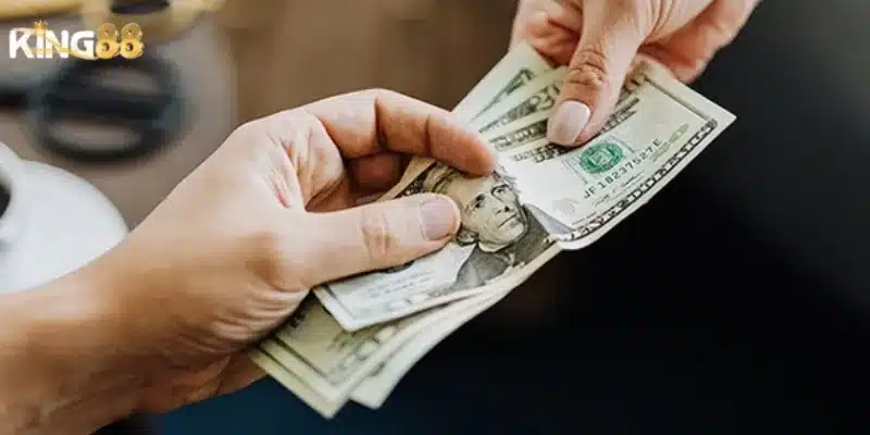 Mơ thấy được cho tiền – Đánh con gì chuẩn nhất hôm nay? 3 Giải mã mối liên hệ giữa giấc mơ nhận tiền và vận may tài lộc